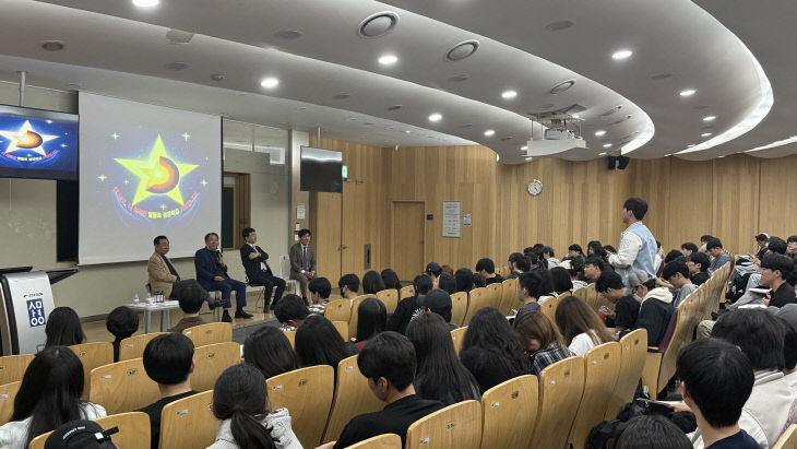 특강 현장 사진 3 (질의응답)