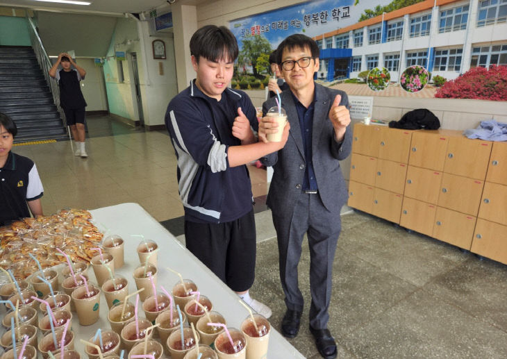 노성중 학생자치회, 스승의 날 기념 힐링 콘서트 개최_3