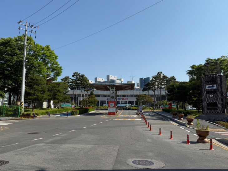 논산시청 정문 전경