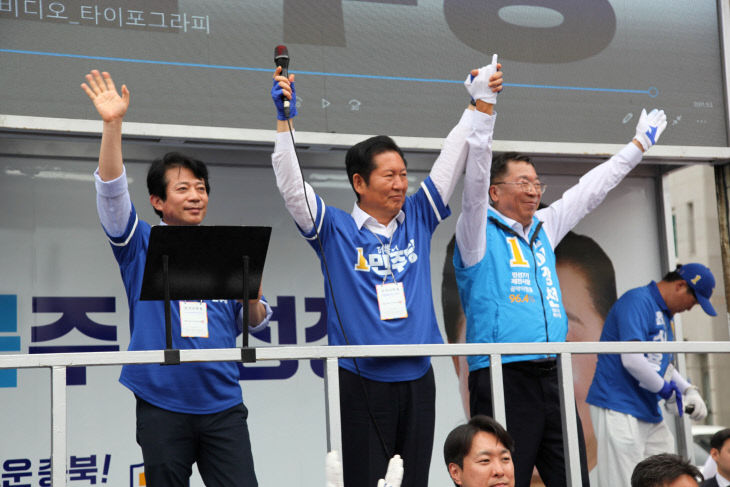 선거 유세차량 인사