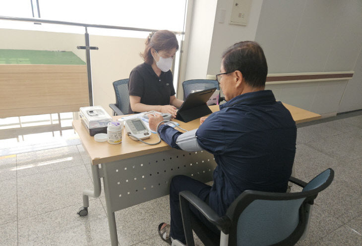 어르신 건강관리서비스 사진