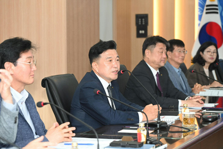 최재구 군수 부재 중 주요현안 업무보고회 모습 (2)