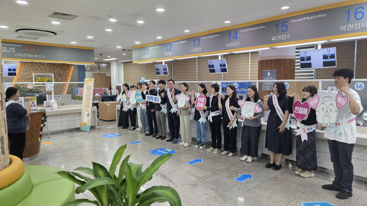 6.4(김해시  행복민원실 6월 친절캠페인 실시)1