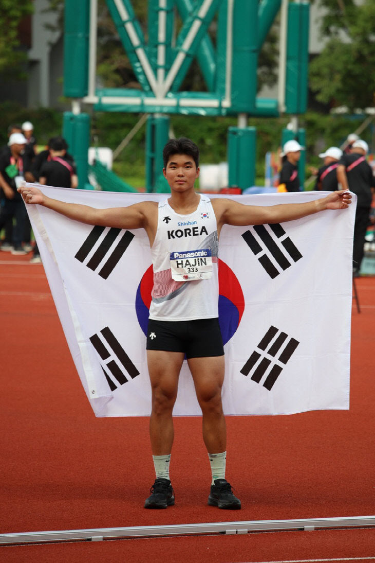4-1. 충남고등학교 장하진 사진