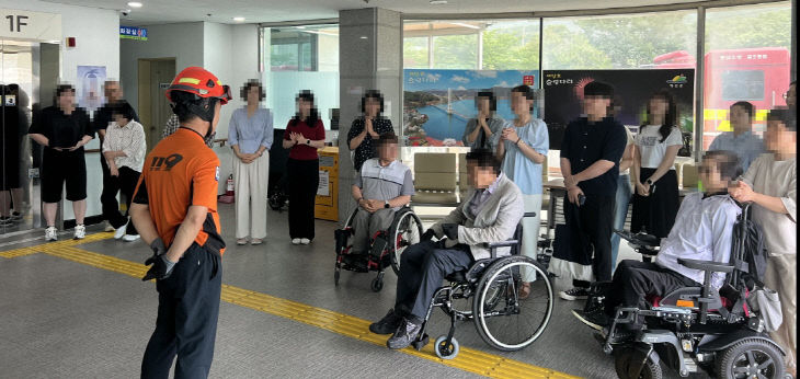 8.예산군 사랑채 소화전 사용 및 화재 대응 교육 모습