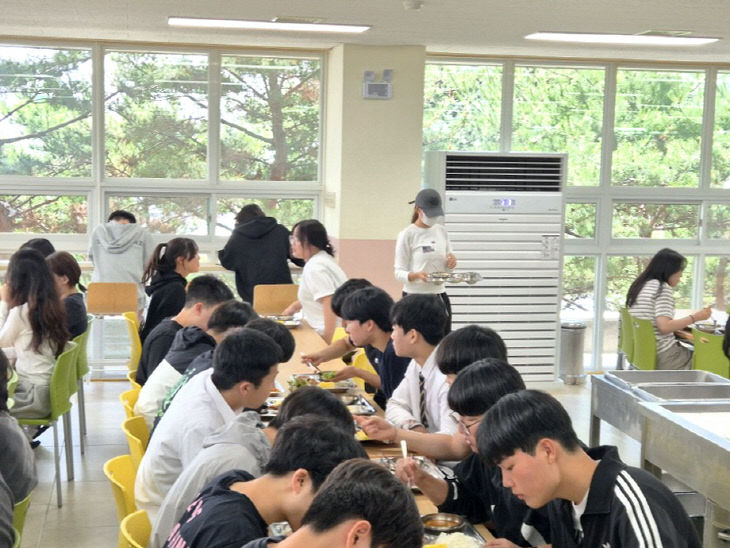 7. 대산고등학교 급식실 냉난방기 증설 기사 사진