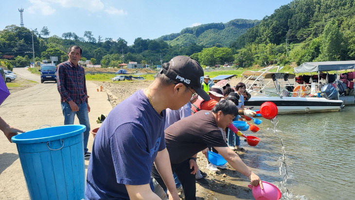 사진2) 대청호 방류 사진2
