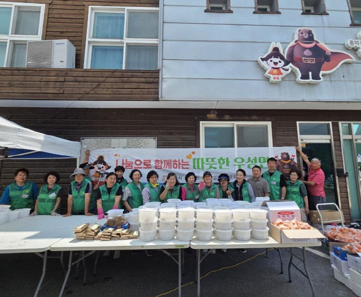 우성면 삼계탕 꾸러미 전달 사진