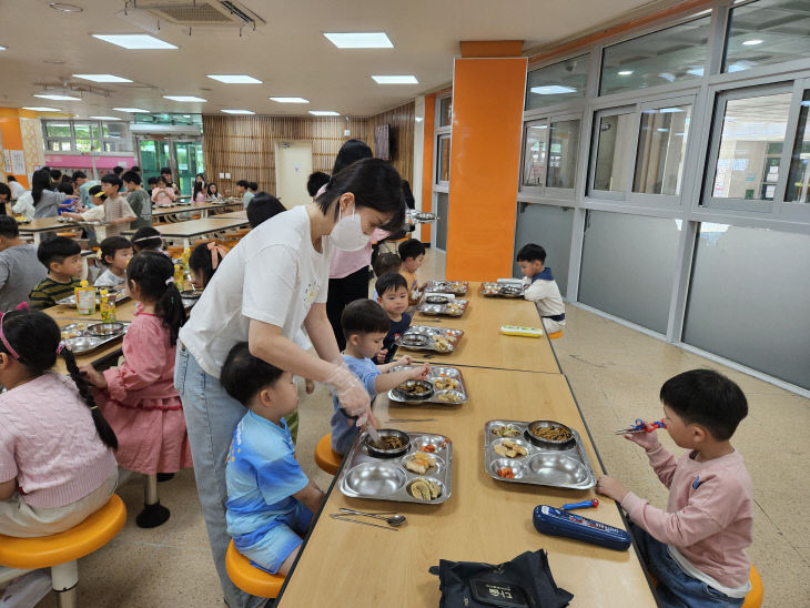 한울초병설유(놀이지원자원봉사자) (2)