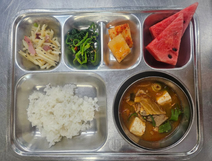 진천수박 관내 학생 급식 공급 사진