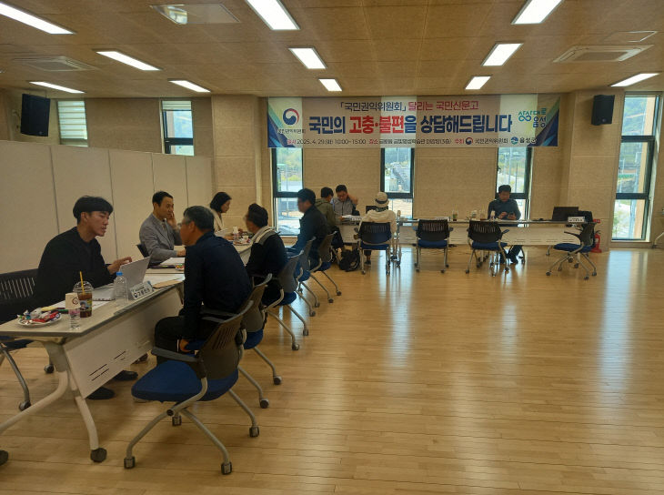 지난해 '달리는 국민신문고' 운영 사진.(사진=음성군 제공)