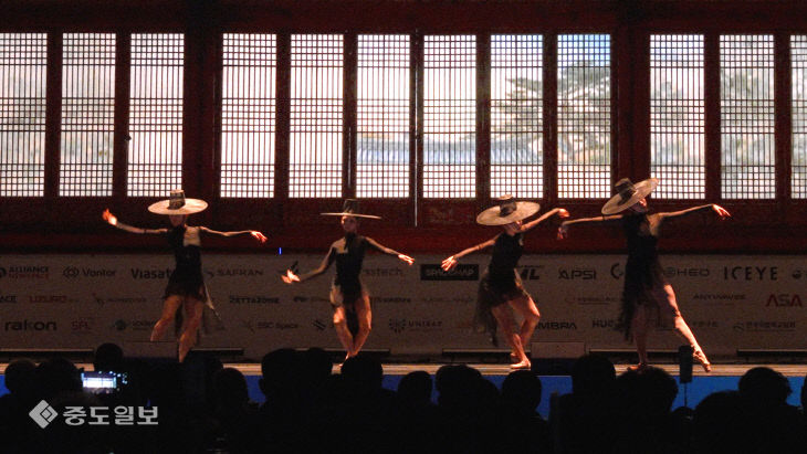 603_0051.00_05_05_53.스틸 001