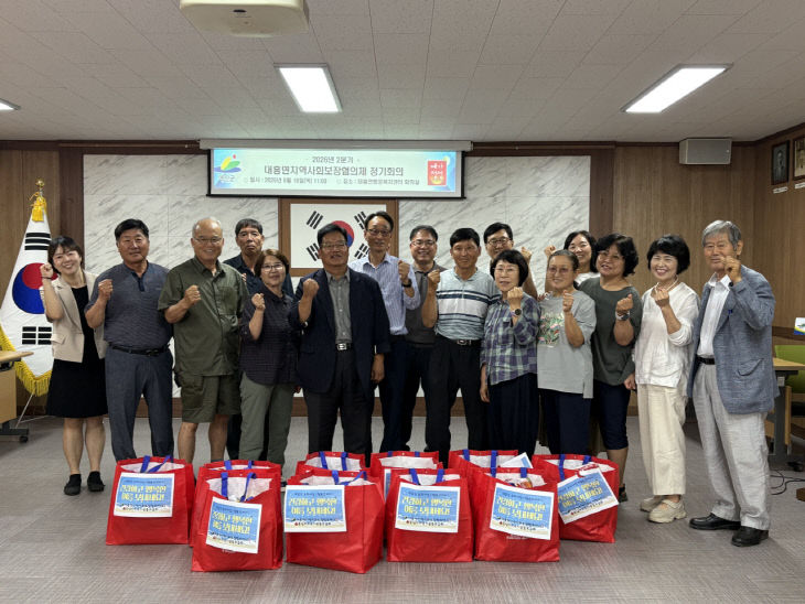10.건강한 여름나기 행복꾸러미 전달사업 기념사진