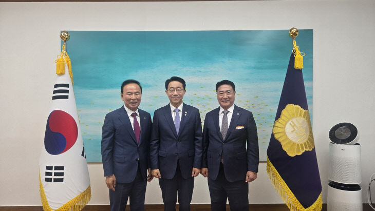 1. 정영철 영동군
