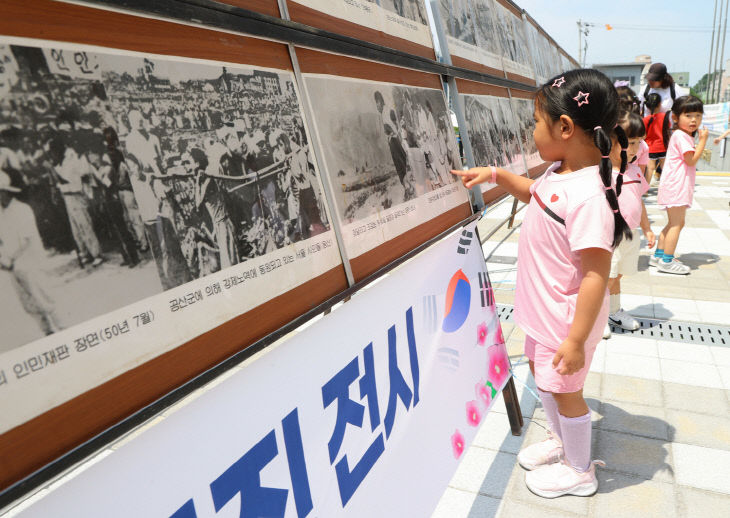 지난해 6.25 전쟁 음식 재현 및 체험행사 사진.(사진=충주시 제