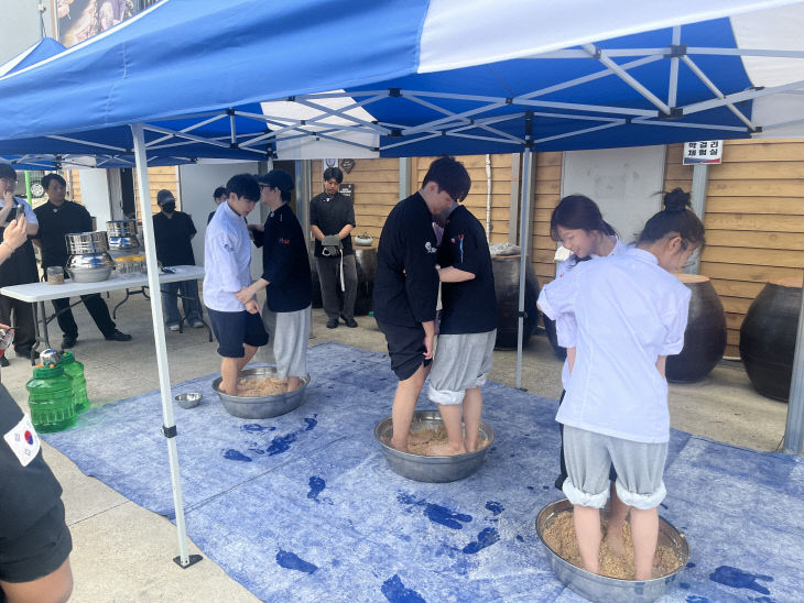 영산대 K-Food조리전공이 최근 금정 산성 막했다.
