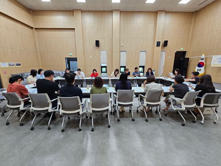 4.고립 은둔 위기가구 지원을 위한 회의 모습