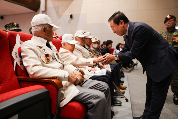 보도 3) 6.25전쟁 제65주년 행사(4)