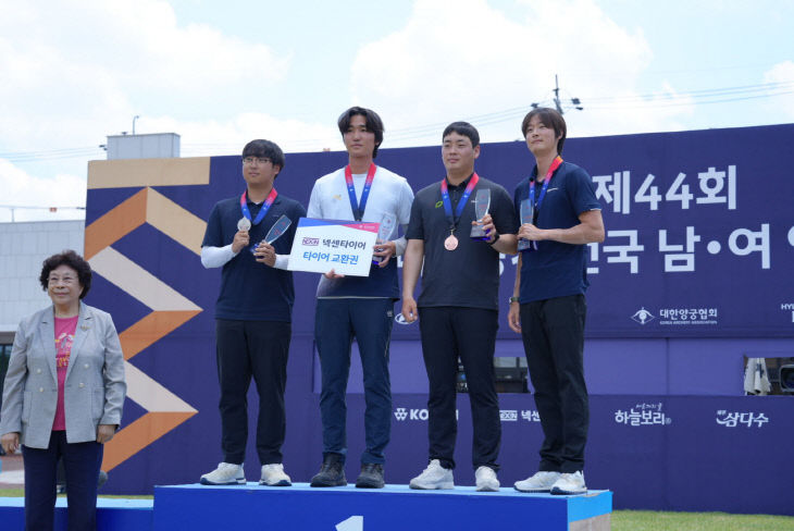 공주시청 양궁_맨 오른쪽 공주시청 박성철 선수