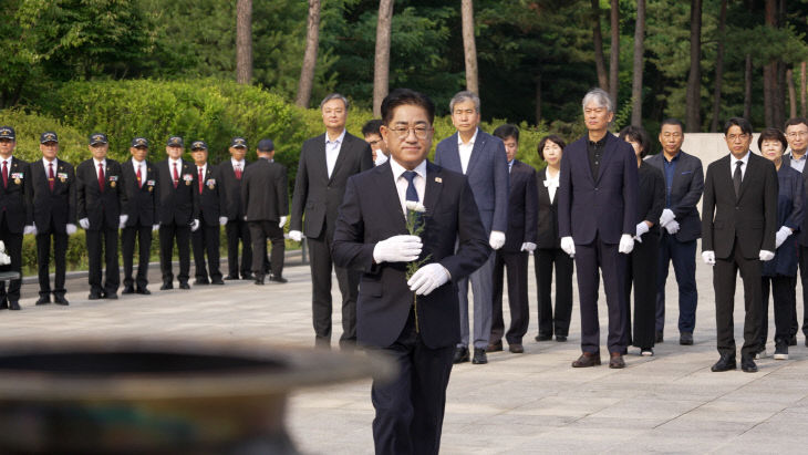 현충탑 참배1
