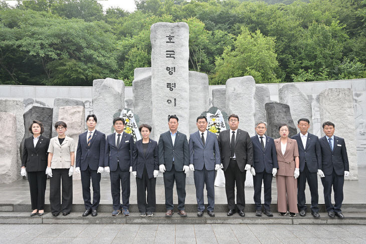 보도자료 사진(보훈공원 참배)