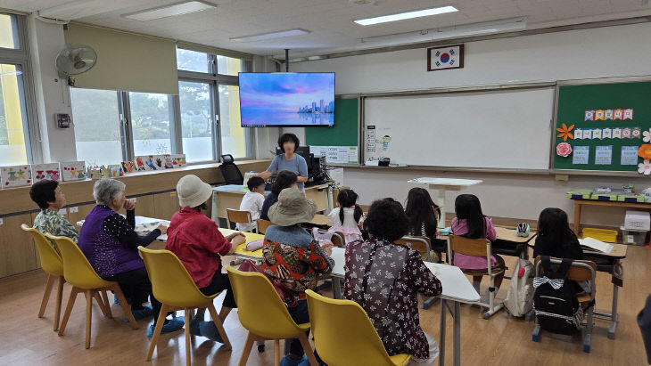 3. 2일 명지초등학교에서 진행된 할머니 학교가유 프로그램2