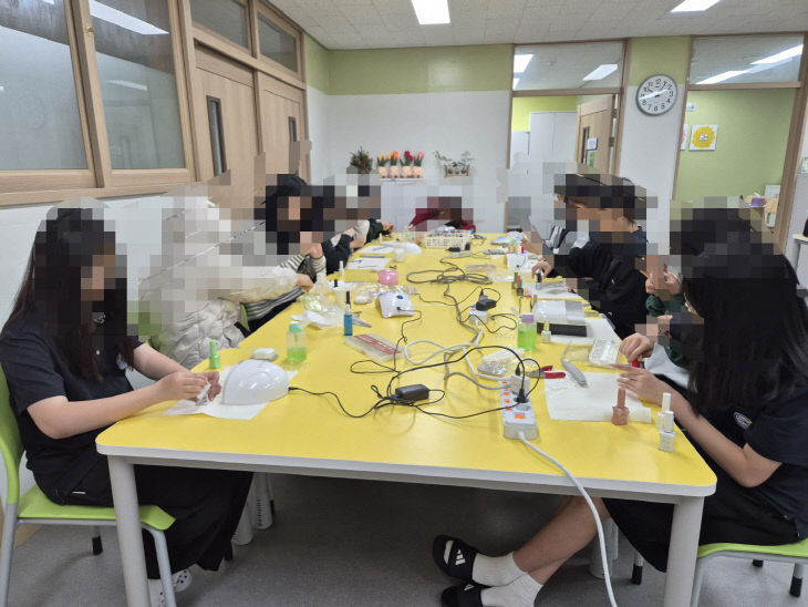 [보도사진].학교생활적응 당진 수청중(네일아트 )모자이크