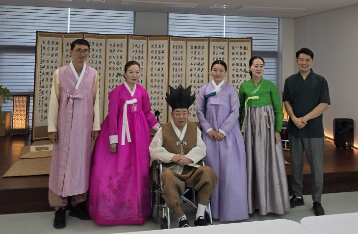 청주무형유산전수교육관, 석암제 시조창 이수자 2명 배출.