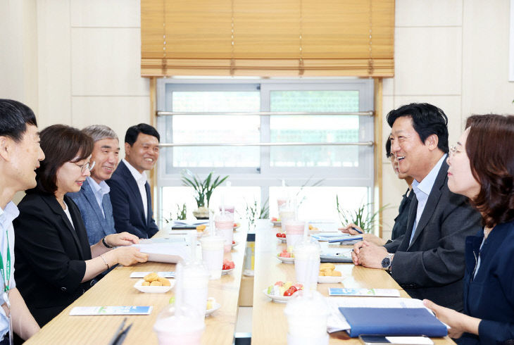 1-3. 손배찬 파주시장, 취임 후 첫 현장 방문으로 학교 찾아