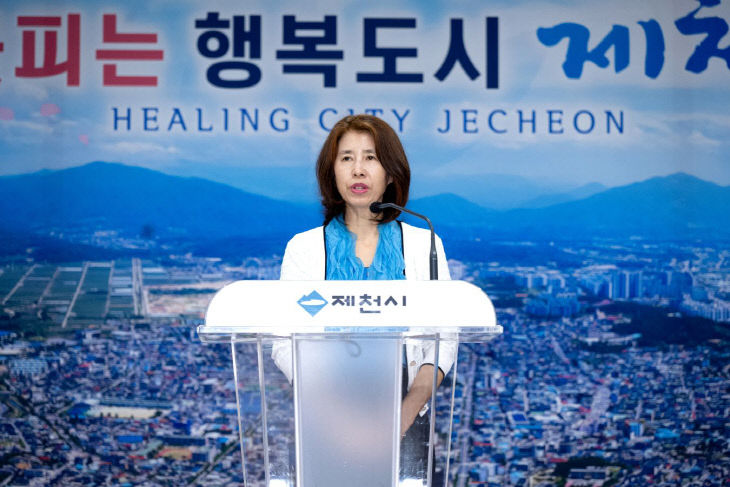 취임사을 하고 있는 정진자 부시장