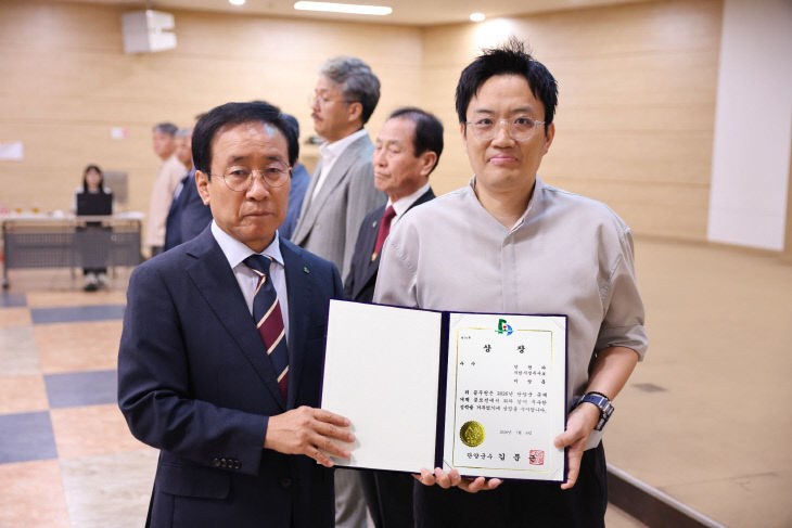 보도 3) 이상욱 주무관 수상 사진