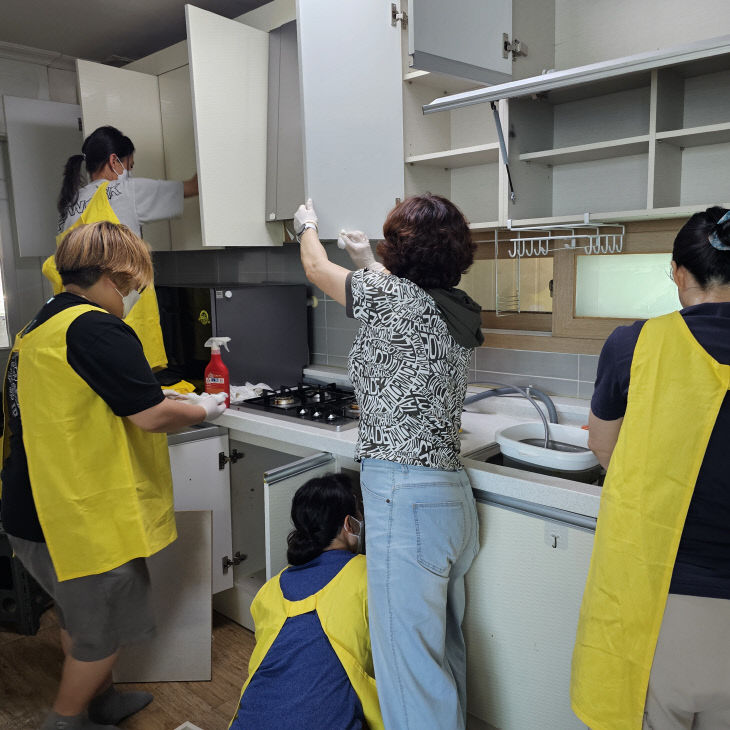 예산교육지원청, 예그린보호자봉사동아리 주거개선활동 사진_1
