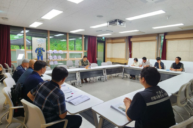 사진3_공사 관계자 및 현장근로자를 대상 TBM(작업 전 안전회의