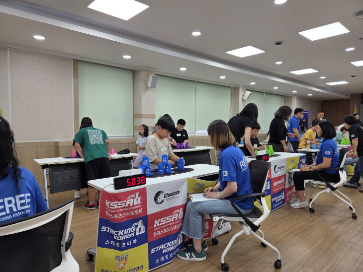 신양초_스포츠 스태킹 대회 참가 사진_1