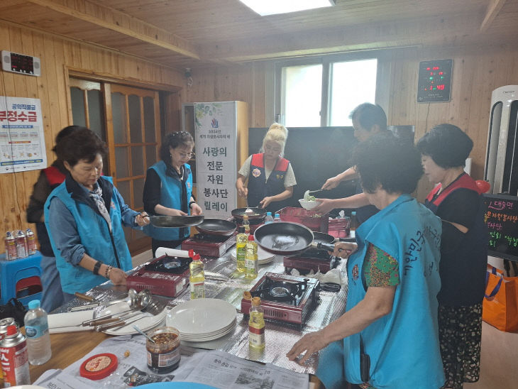 6.재향군인회여성회 음식 봉사활동 모습