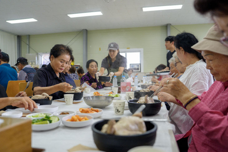 증평삼보사회복지관 사랑의 삼계탕 나눔 행사 1