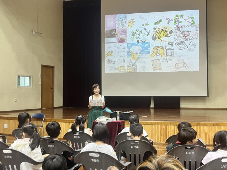 신관초 조혜란 작가 그림책 강연 사진 (1)