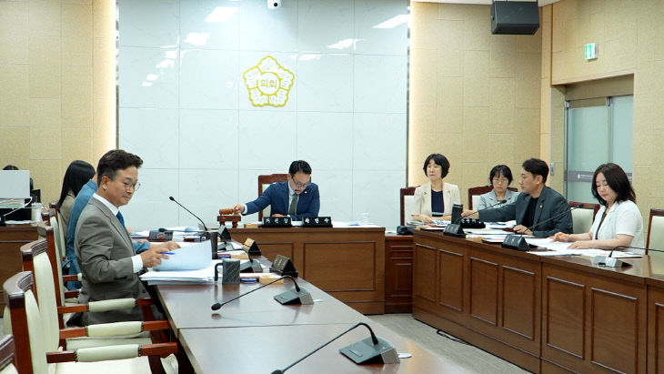 회 임시회 첫 조례안 심사