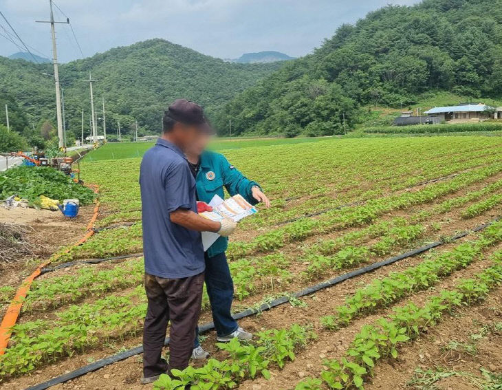 보도 1) 안전수칙을 안내하는 모습(1)