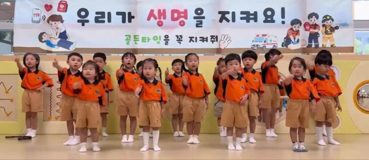 6.예산군청직장어린이집 동요대회 참가 공연 모습
