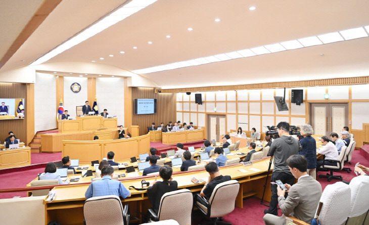 [크기변환]2026-07-20-제256회 파주시의회 임시회 1차 본회의05