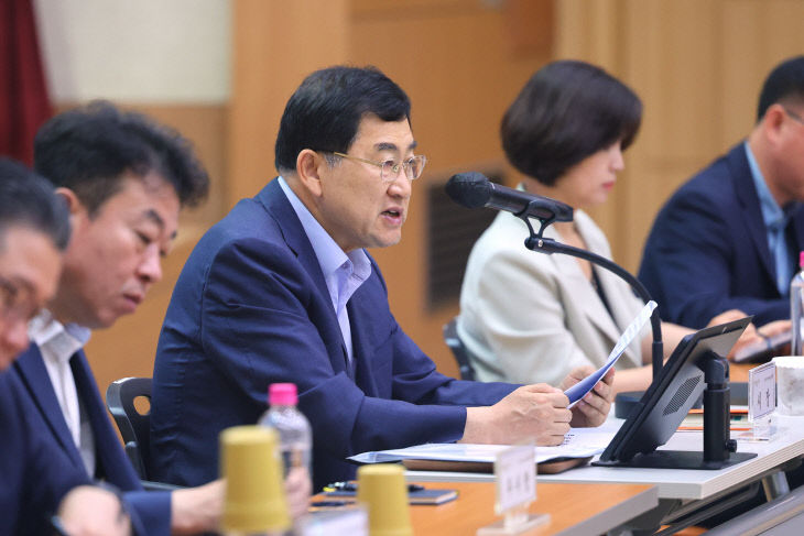 첫 확대간부회의