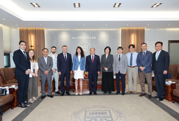 260722-251-(첨부) 부산대 루마니아 방문단2