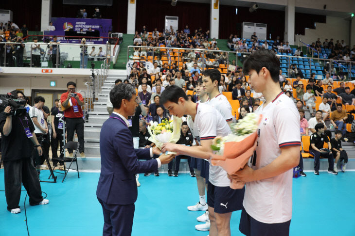안성국 제천시체육회장 격려 사진