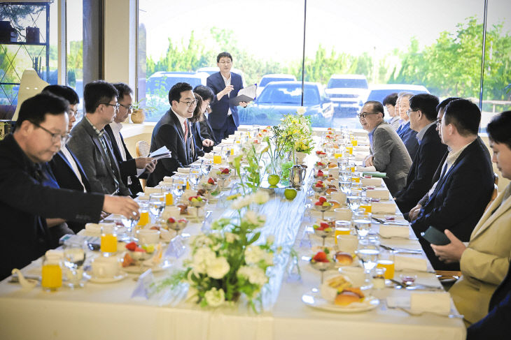 충주시, 충주상공회의소·지역 기업인 초청 조찬간담회 개최 (1