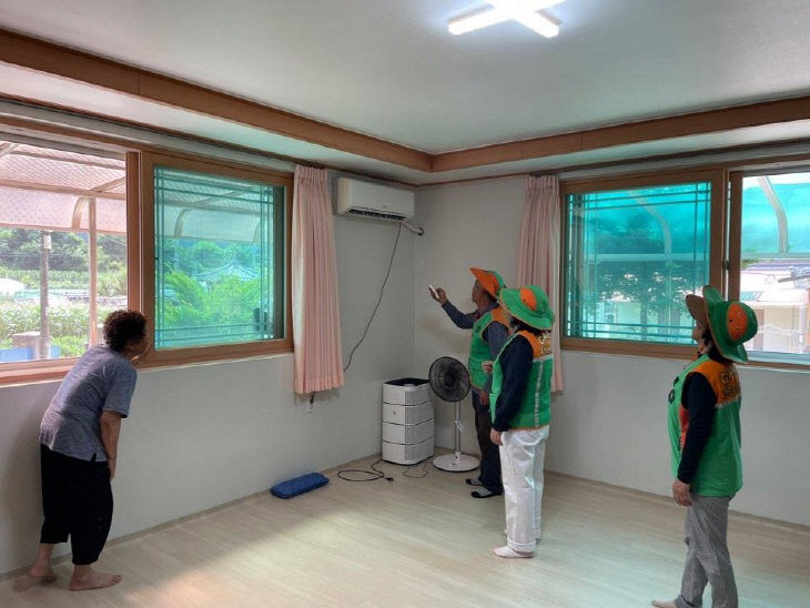 무더위쉼터 점검 모습.(사진=음성군 제공)