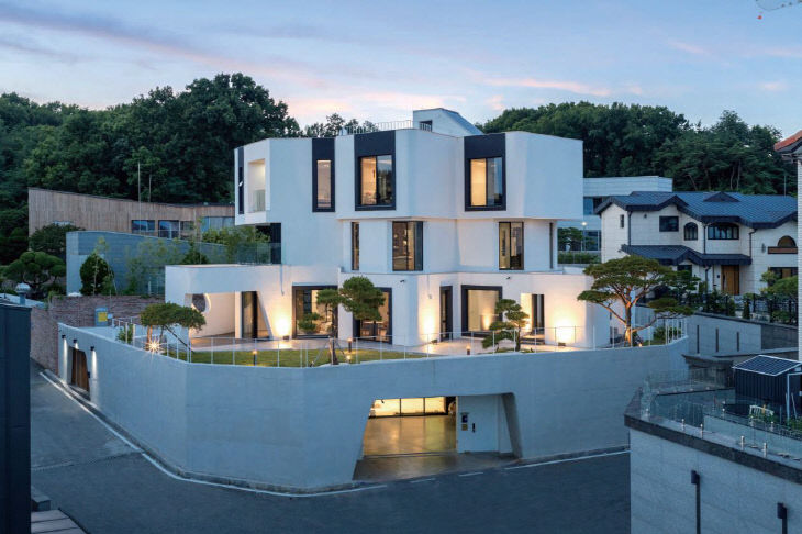 4 COMPLEX LIFE HOUSE