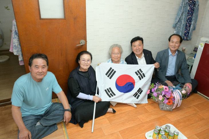 100세 맞은 6·25참전유공자 배우자 위문 모습