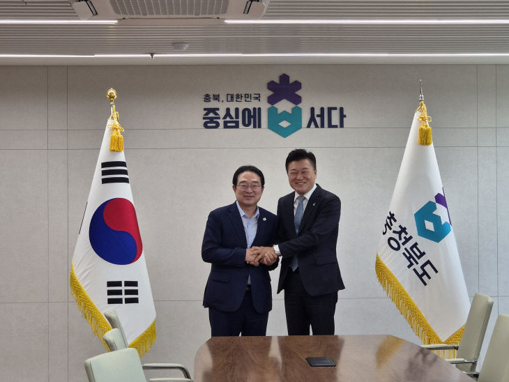 사진1) 황규철 옥천군수, 신용한 충북도지사 면담 (1)