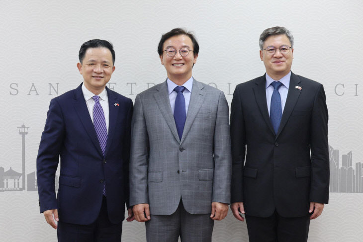 좌측부터 다이총영사